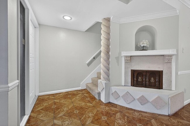 Photo - 323 Sandtree Dr