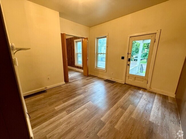 Building Photo - 702 Jackson St Unit #2 Rental