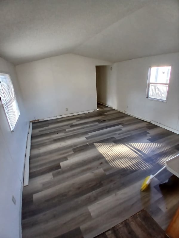 Photo - 905 W 37th Ave