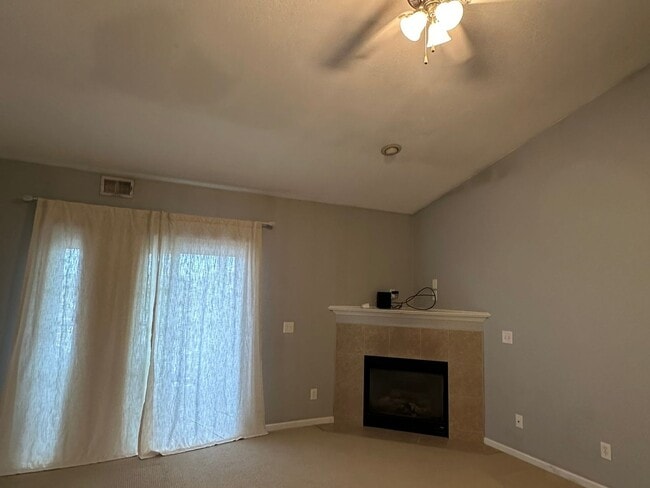 Photo - 3 Bedroom Apartment Style Condo in West De...