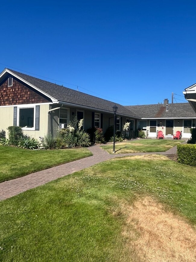 Photo - 130 SW Canyon Dr