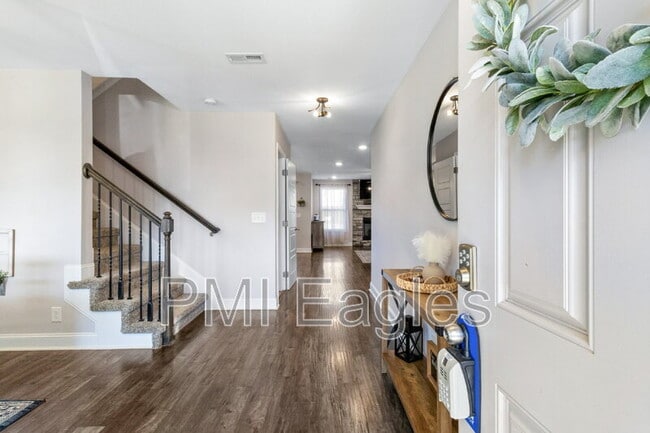 Photo - 491 Kinslow Ct