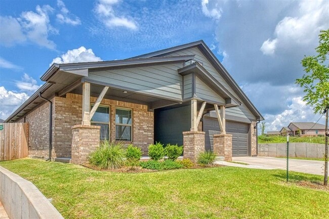 2804 S Bowling Dr