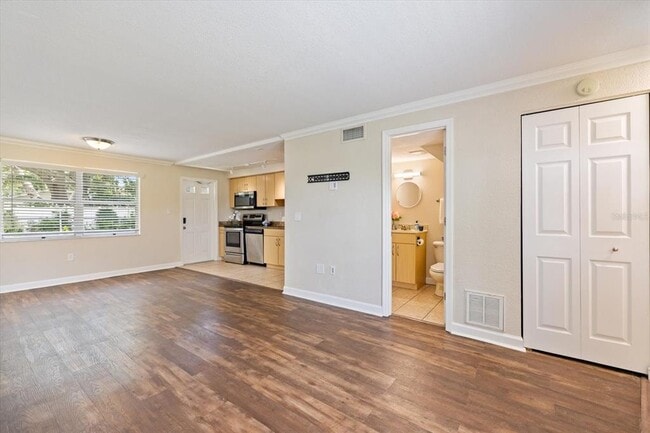 Photo - 960 Highland St