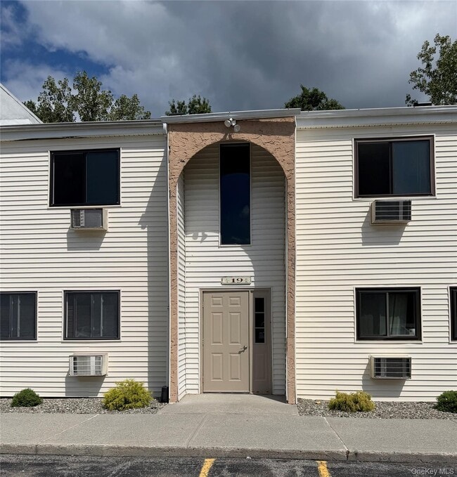 Photo - 19 Scarborough Ln Unit C