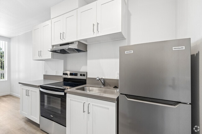 1BR, 1BA - 392SF - Kitchen