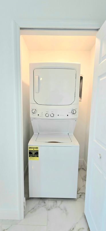 Photo - 2775 Market St