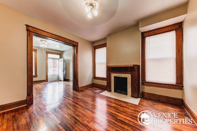 Photo - 2168 Summit St