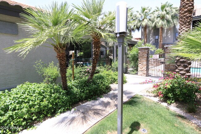 Photo - 2025 E Campbell Ave Unidad 103