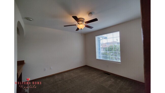 Photo - Beautiful open floorplan in amazing Steilacoom!! All appliances included, large yard!!