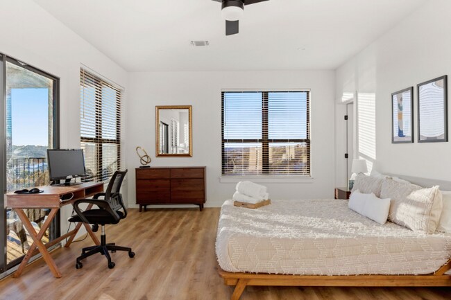 Photo - 1619 Lakeshore Dr