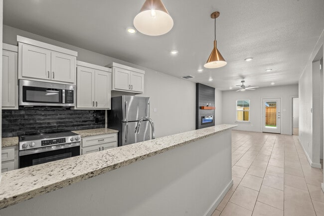 Photo - 1127 N 7th St