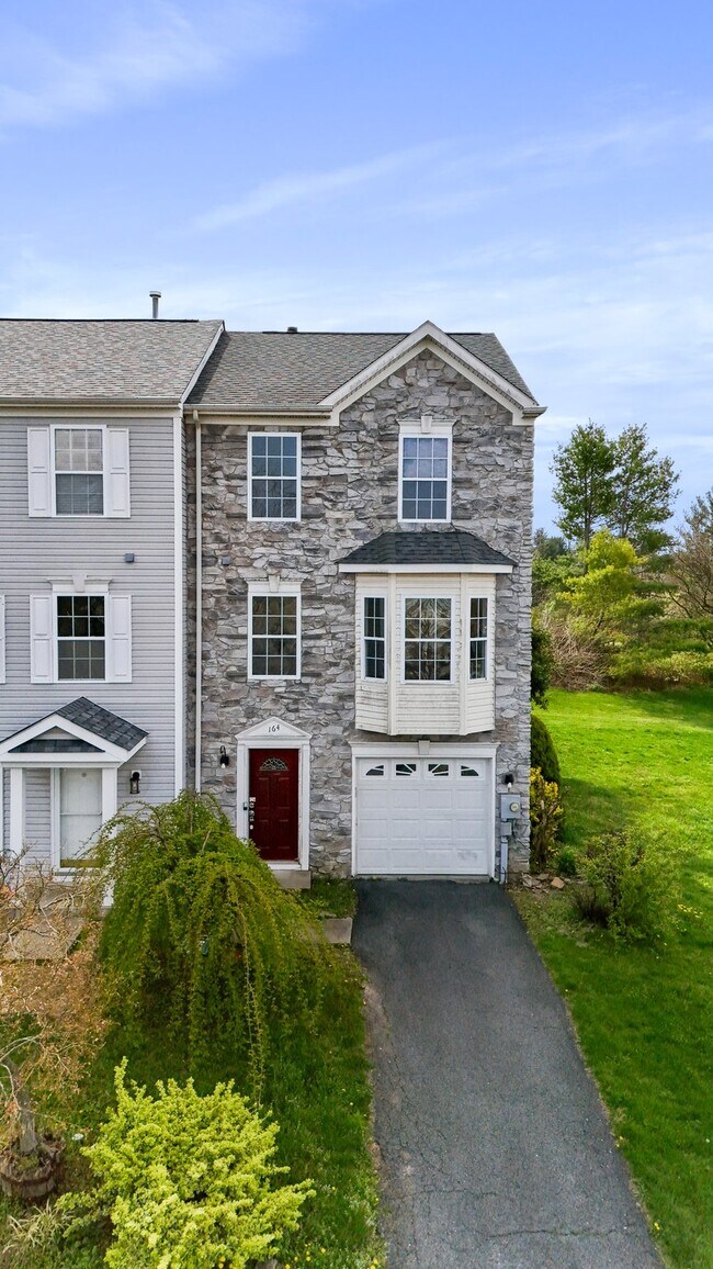 Photo - 164 Dunrobin Dr