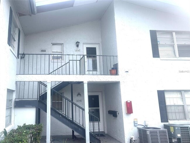 Photo - 6042 Amberly Ave Unidad F55 Rental