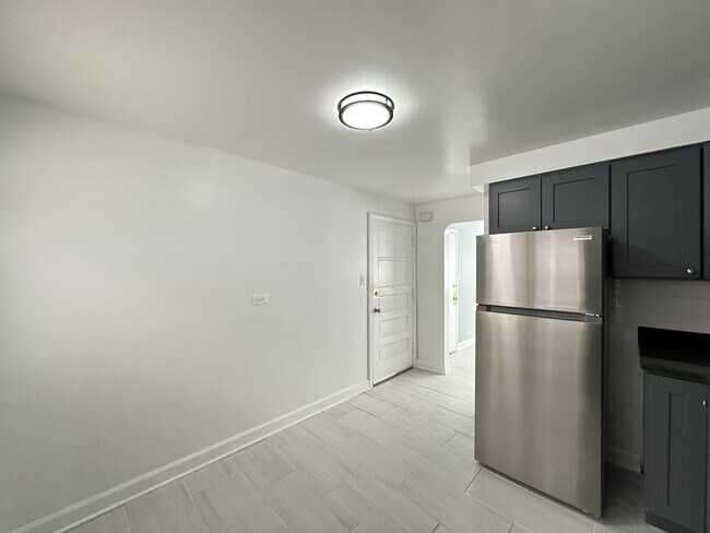 Photo - 6721 N California Ave Unit WG