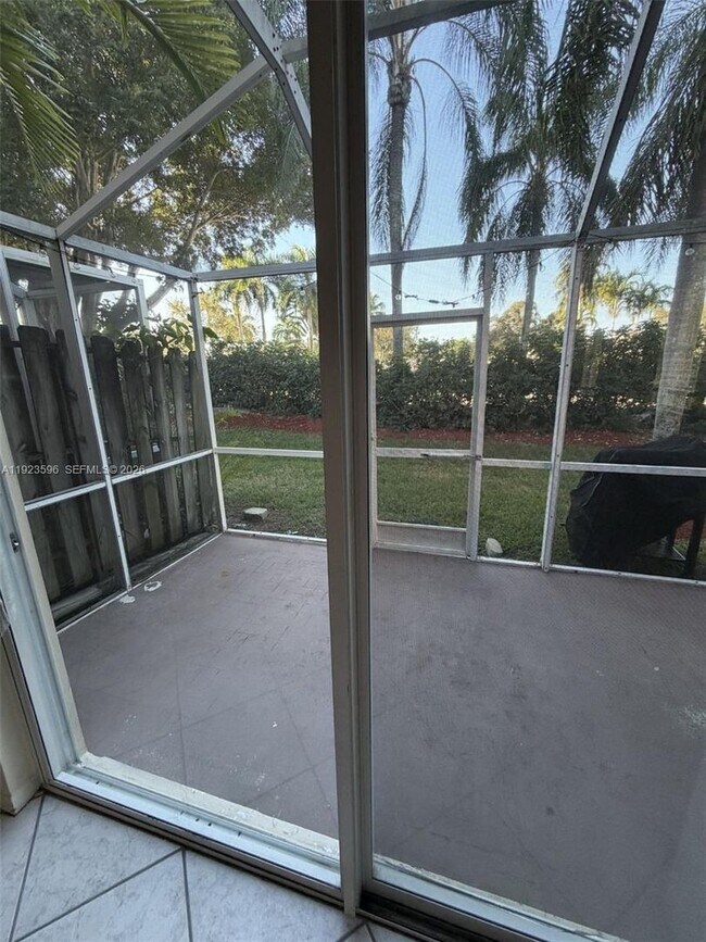 Building Photo - 2070 Madeira Dr