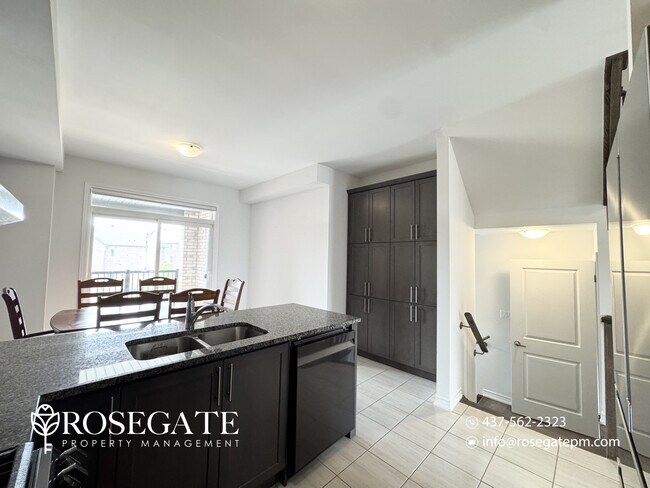Photo - Spacious 4-Bedroom Freehold Townhome with Garage & Backyard – Brampton