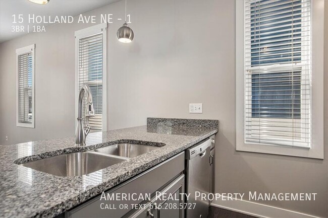 Photo - 15 Holland Ave NE Unidad 1