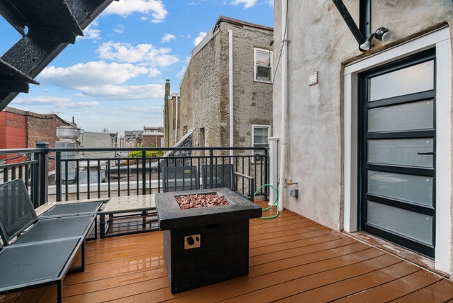 deck - unfurnished - 411 E Girard Ave Unit 1