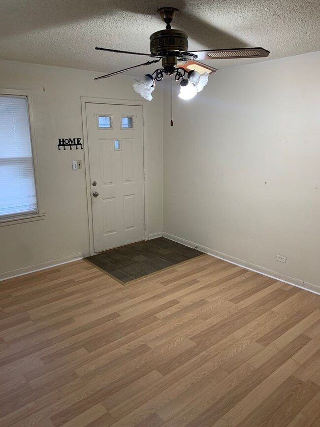 Photo - 630 N Stephens Ave