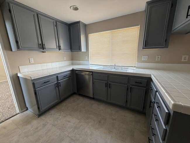 Photo - 1439 Avena Way