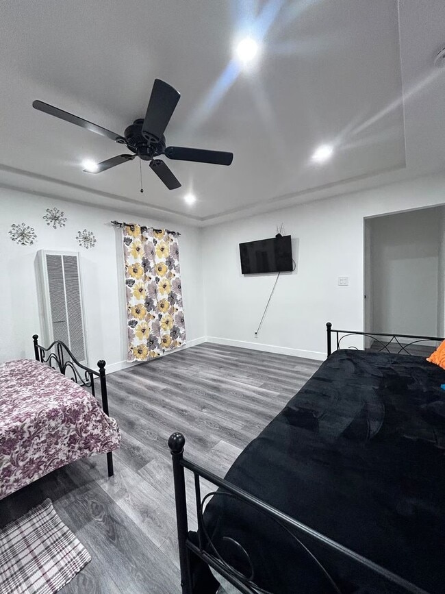 Building Photo - Charming 2-Bedroom Home in Los Angeles