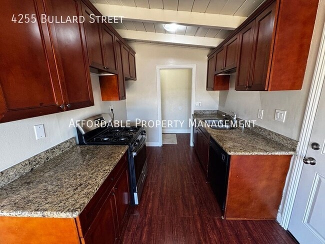 Photo - 4255 Bullard St