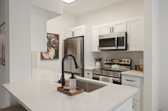 Building Photo - Cortland River Oaks