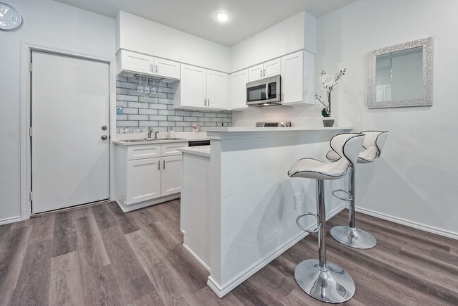 Imagen real de la cocina - 11234 Park Central Pl Unidad C