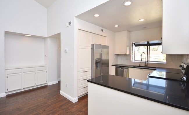 Photo - Cozy Upstairs Unit with Greenbelt View!