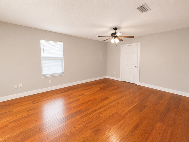Photo - Charming 3-Bedroom Home with Bonus Room on Spacious Lot – Lake City