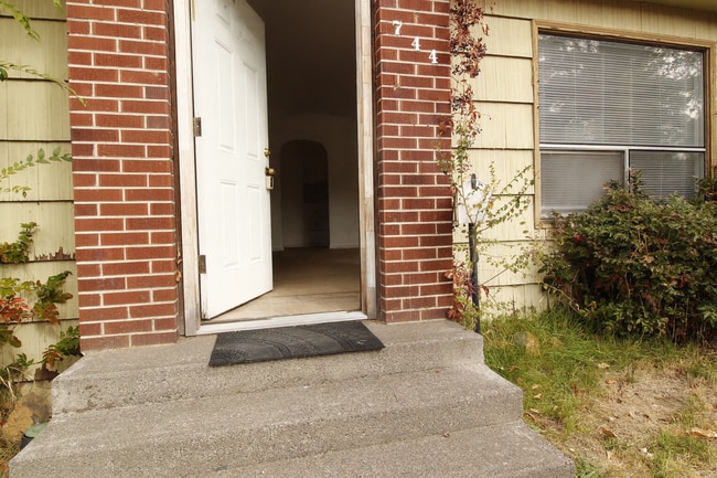 Photo - Comfort and Convenience in NE Bend. Pet-Fr...