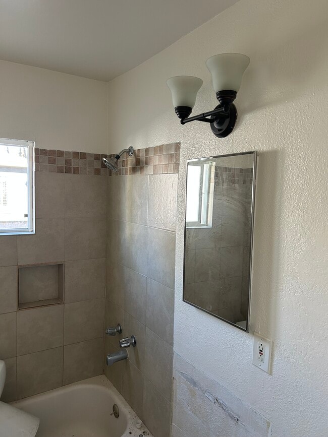 BATHROOM - 422 W Laurel St Unit A