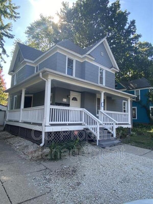 Photo - 615 W White St