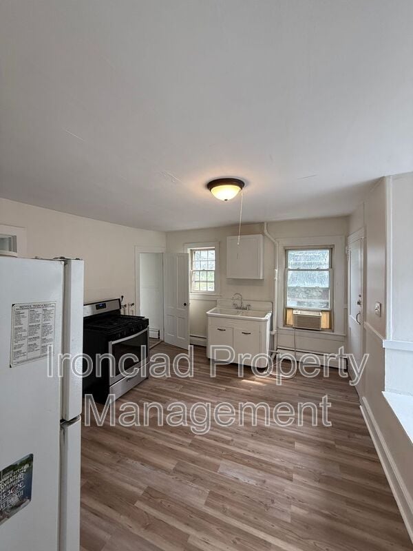 Building Photo - 291 Spruce St Unit Apt 4