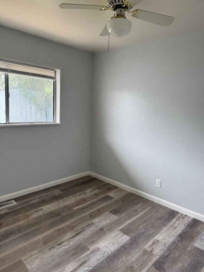 Photo - ALL PROSPECTIVE TENANTS MUST SUBMIT A ON L...