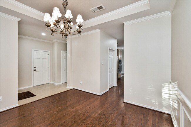 Building Photo - 1506 Forest Home Dr