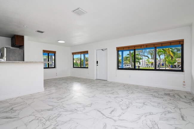 Photo - 233 SW 21st St