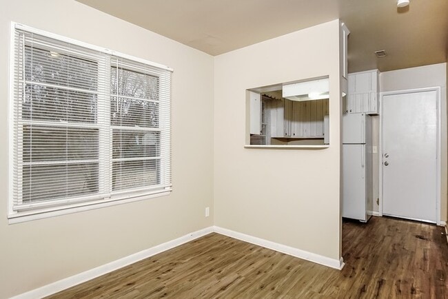 Photo - 2719 Oaktree Ln NW