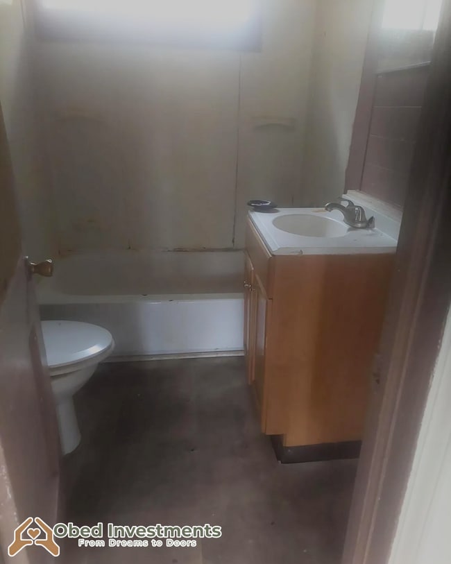 Photo - 837 Newberg Ave