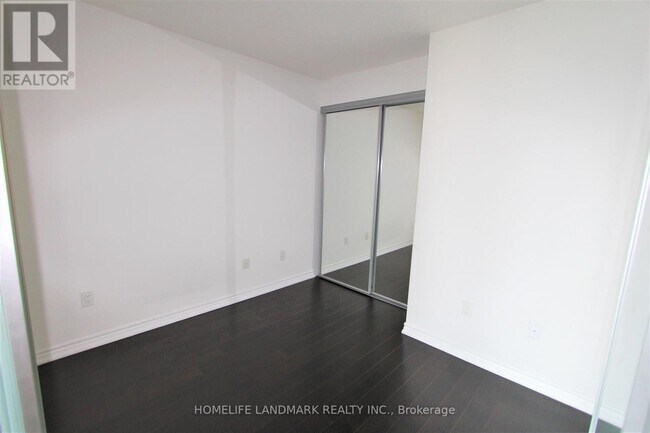 386 Yonge St Unit 2106