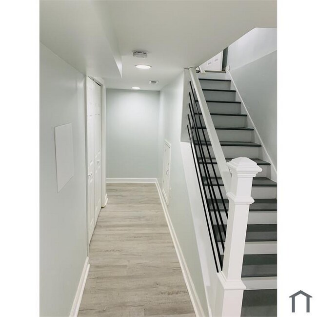 Photo - 820 N Lakewood Ave