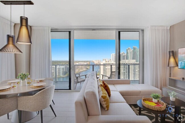 Building Photo - 4010 S Ocean Dr Unit ID1227340P Rental