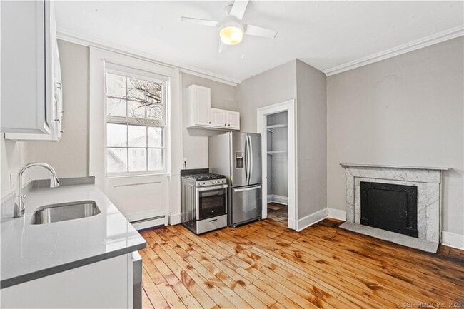 Building Photo - 548 Chapel St Unit 2