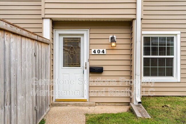 Photo - 404 Granville Rd