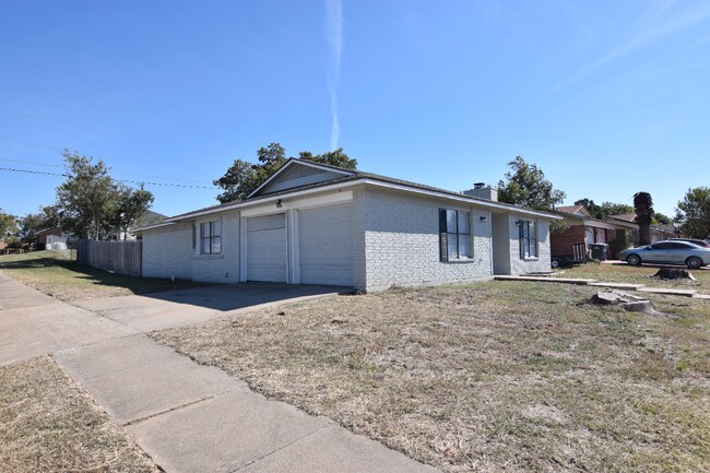 Photo - 118 W Hogan Dr