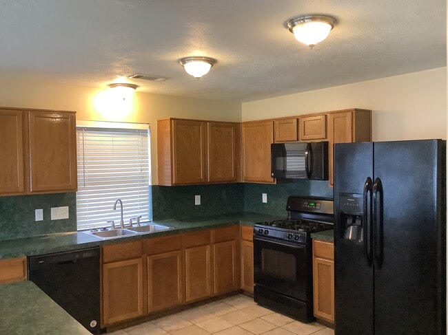 Photo - 1423 Hunter Green Ln