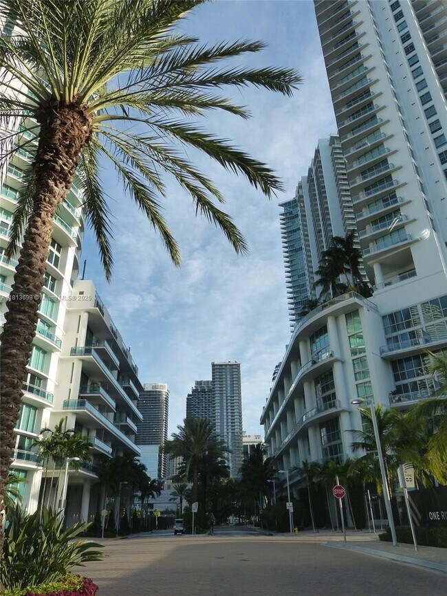 Photo - 90 SW 3rd St Unidad 1110 Rental