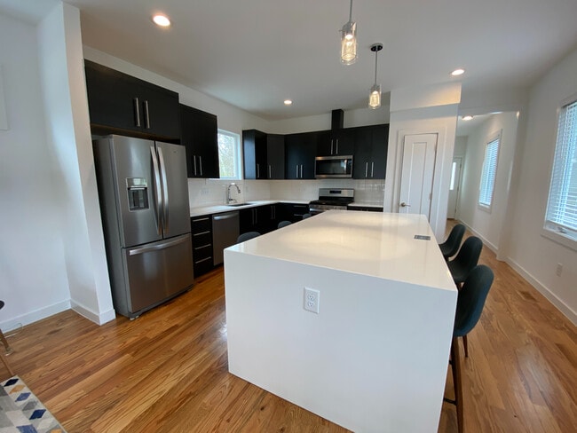 Photo - Room in House on Heck St