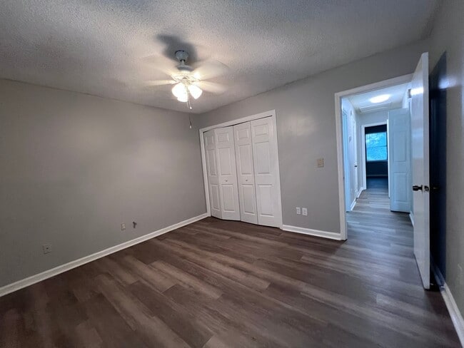 4009 Hawthorne Cir Unit 2